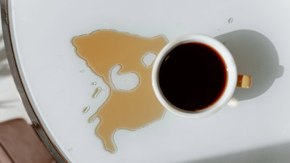 3 truques caseiros para tirar nódoas de café em minutos