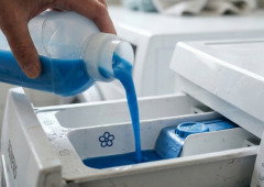 Amaciador na máquina de lavar. Há roupa onde nunca deve ser usado