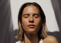 Como obter mais vitamina D no outono: o que comer e como aproveitar o sol
