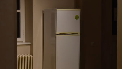 Cuidado com o frigorífico encostado à parede. Há uma distância que deve mesmo respeitar