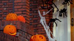 Decoração de Halloween sem gastar quase nada. Os materiais estão na despensa e na reciclagem