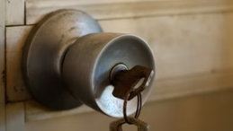 Senhorio entra na casa arrendada sem avisar. O que pode (e deve) fazer