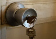 Senhorio entra na casa arrendada sem avisar. O que pode (e deve) fazer